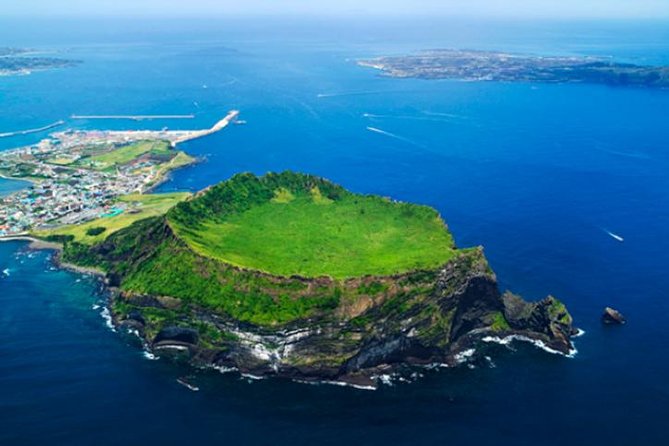 10day Small Group Discover Korea Tour : History, Food and Culture - Days 1 and 2: Jeju’s lava tubes, beaches, and folk traditions