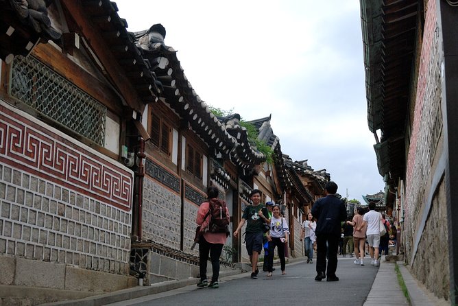 8 Hours Private tour with top attractions in Seoul - Insadong is for tea, crafts, and souvenirs
