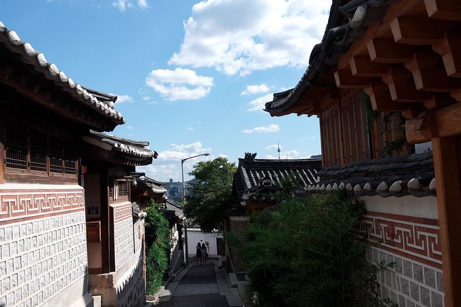 Best Walking Tour to Gyeongbok Palace Bukchon Hanok Village - Why this is a useful first morning in Seoul