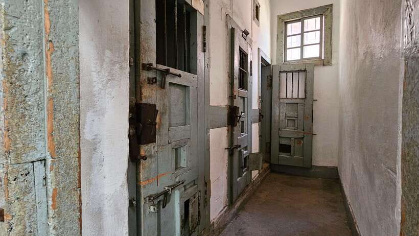 Blood & Tears: Korea Dark History Guided Walking Tour - Why this tour matters in Seoul