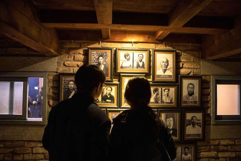 Blood & Tears: Korea Dark History Guided Walking Tour - Dongnimmun Arch and the uneasy meaning of symbols