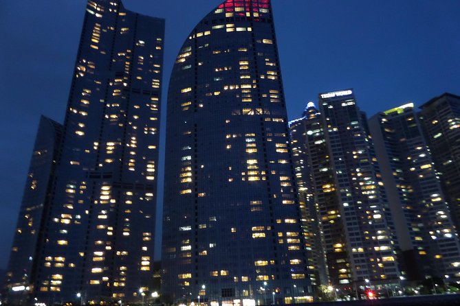 Busan by Night - What the guides add to the evening