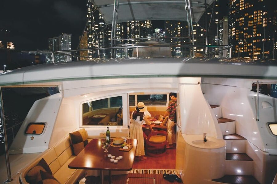 Busan: Group Sightseeing Yacht Cruise with Snacks and Drinks - Key points at a glance