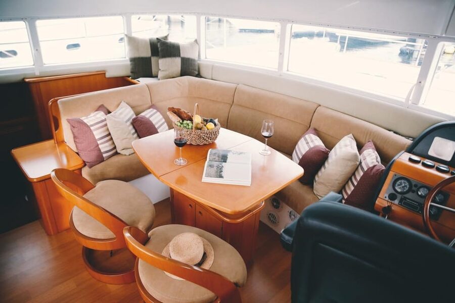 Busan: Group Sightseeing Yacht Cruise with Snacks and Drinks - Photos and English-language help