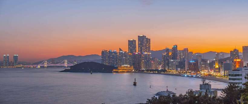 Busan: Haeundae 100-Minute Walking Tour - Gunam-ro and the seaside hot spring