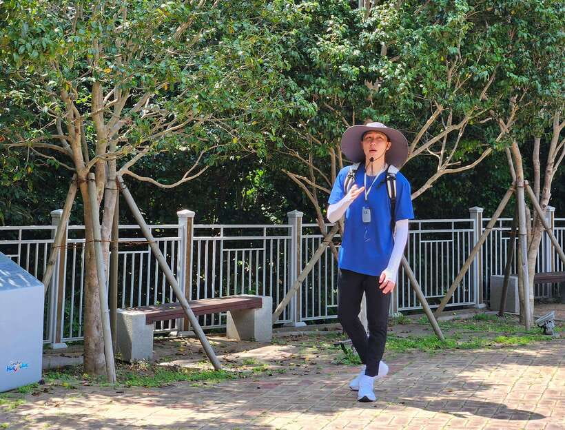 Busan: Haeundae 100-Minute Walking Tour - The walk toward Dongbaek Island