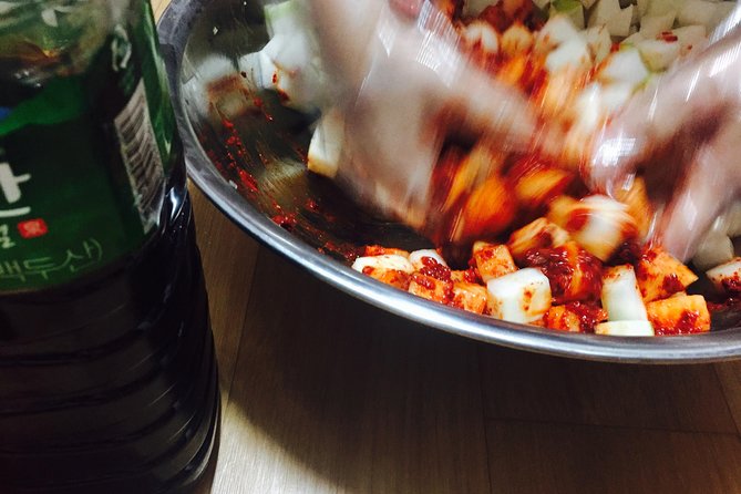 Busan Kkakdugi(Korean radish Kimchi) class with various options - What is not included