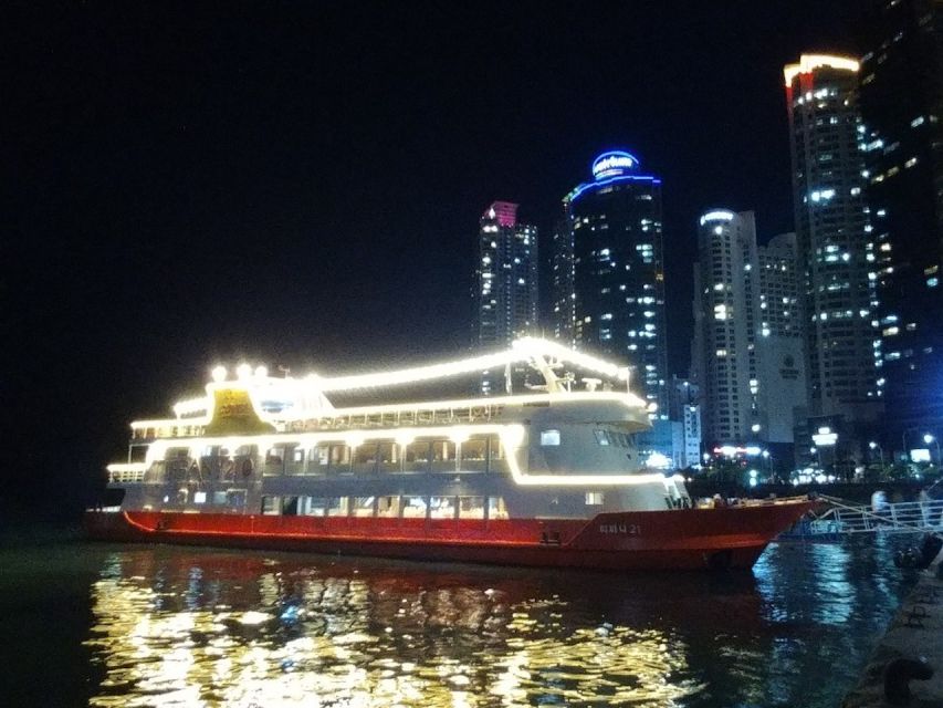 Busan: Night Viewpoints with Evening Cruise w/ Fireworks - The guides are a major part of the value