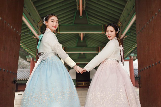 Changdeokgung Palace Hanbok Rental Experience in Seoul - Free Hair Styling Makes a Difference
