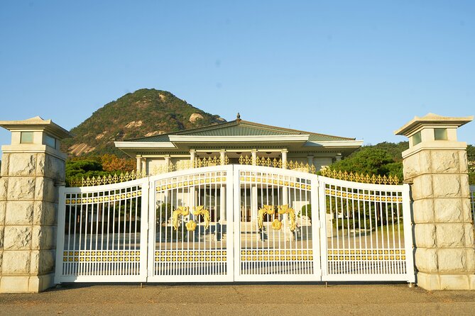 (Closed) Korea’s White House Walking Tour Blue House - The main Blue House and its blue-tiled roof