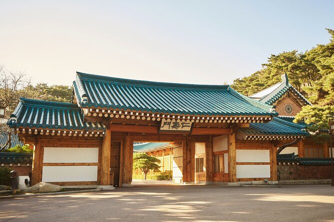 (Closed) Korea’s White House Walking Tour Blue House - Meeting at Gyeongbokgung Station