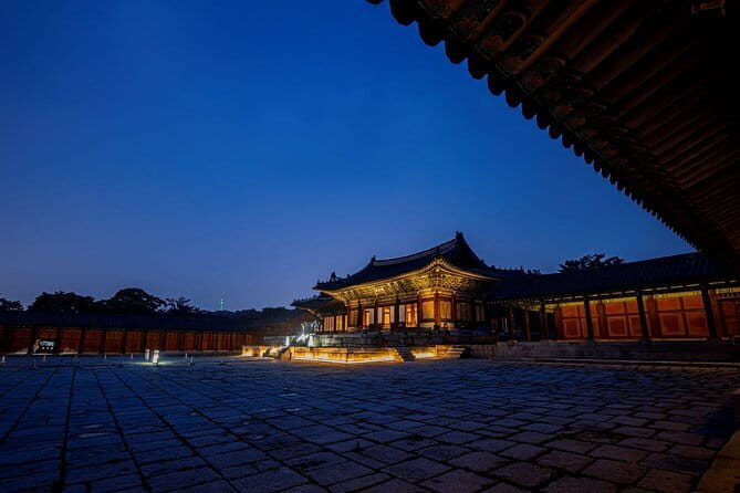 Contemporary & Retro Seoul Private Tour with Local Food Tasting - Toy Street and Seoul’s changing idea of fun