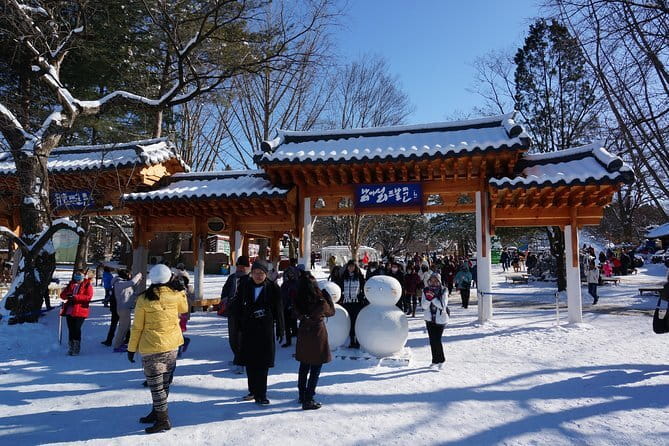 Contemporary & Retro Seoul Private Tour with Local Food Tasting - What the $95 price means