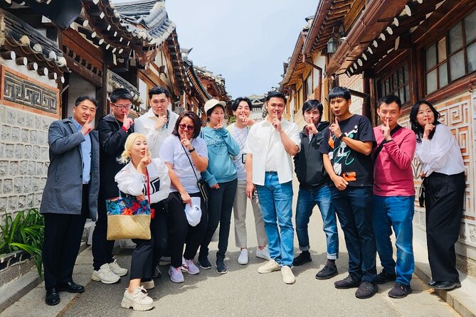 Customizable Seoul Private Tour Palaces Food and Markets - Gyeongbokgung Palace and the royal guard ceremony