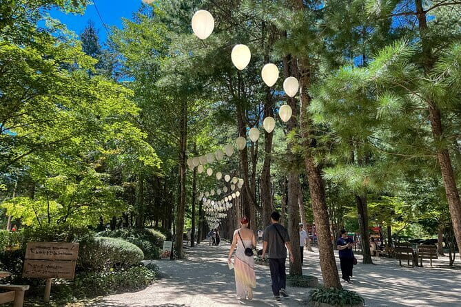 Day Tour of Suwon Hwaseong Fortress Starfield Waujeongsa Temple - How the guides shape the experience