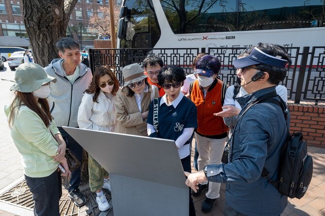 Deoksugung & Jeongdong-gil: A Walk in Korea's Rich Heritage - Gwanghwamun Square connects the past to Seoul now