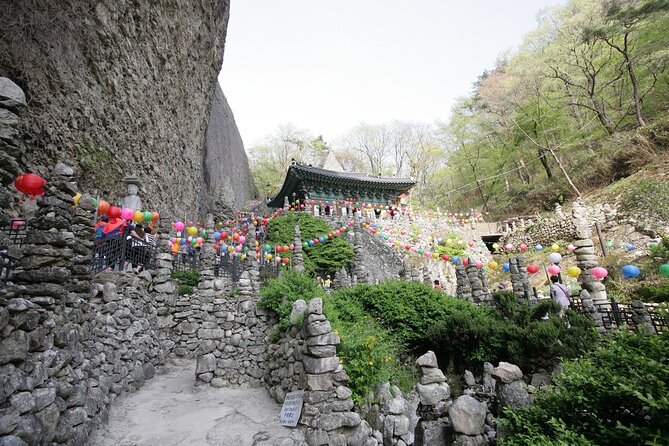 Discover Western Korea in 4days: All-Inclusive Experience - How the guide affects the experience