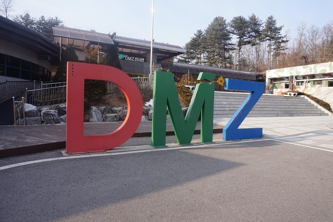 DMZ Past and Present: Korean Demilitarized Zone Tour from Seoul - Guides can shape the entire day