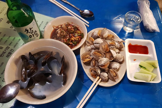 Drinking and Eating through the Alleys of Seoul - Why this Seoul food walk feels different