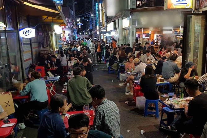 Drinking and Eating through the Alleys of Seoul - How the guide shapes the experience