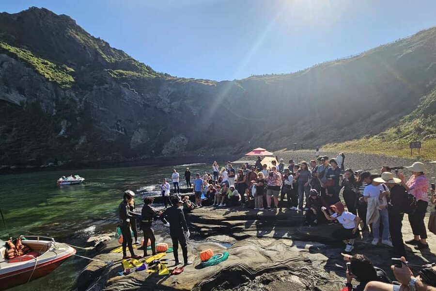 East Jeju: Day Tour with Seongsan Peak & Haenyeo Performance - Hamdeok Beach and the final change of pace