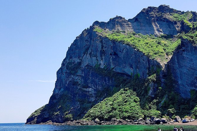 East Jeju Essentials – Seongsan Ilchulbong (UNESCO) & Haenyeo - Lunch: a useful $10 option