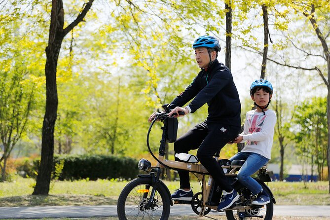 ENKO Electric Bike Ride on The Han River Bike Path in Seoul - Following the Han River bike path