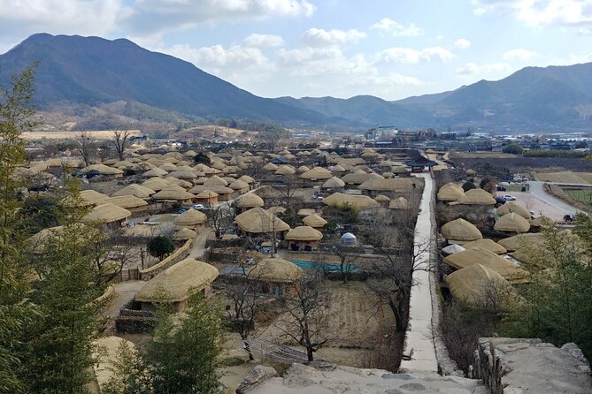 Essence Korea 3days Ptivate Tour(West/East) - Day two: Yeosu’s sea views and Gyeongju’s Silla monuments