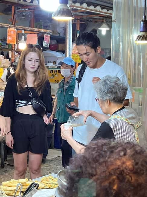 Fortress Night Hike & Snack at a Local Market - Practical tips for a smoother night