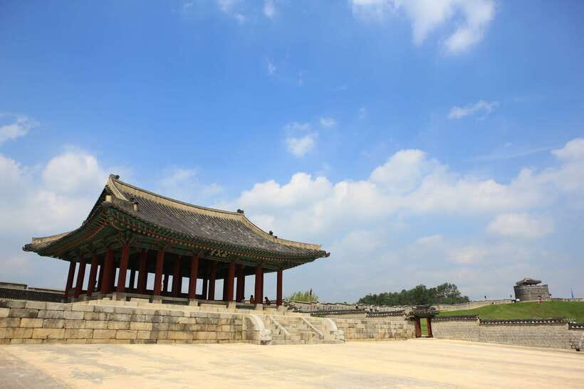 From Seoul: Suwon Hwaseong Fortress Tour - What the guides add to the experience
