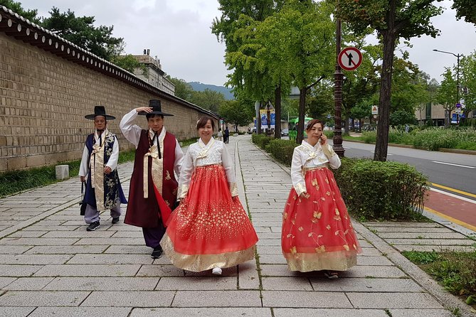 Full Day- Essential Seoul City Tour & Gourmet Tour(including Lunch and Dinner) - Bukchon Hanok Village is beautiful, but it is still a neighborhood