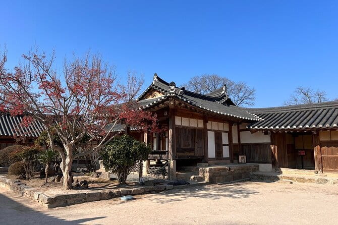 Full Day Private car tour to UNESCO Gyeongju&Yangdong village - Royal tombs at Daereungwon and Cheonmachong