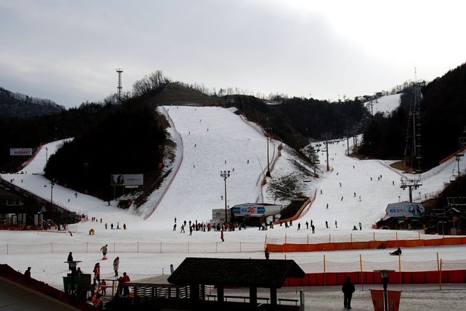 Gangchon Elysian Ski Day Trip from Seoul - Renting clothing and equipment at the resort