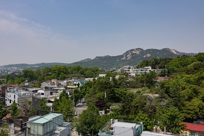 Gwanghwamun Tour l 120 minutes to Understand Local Korean Society - The University of North Korean Studies and a divided peninsula