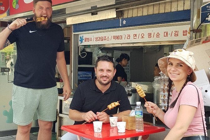 Gwangjang market Netflix Food Walking Tour with Insadong - Why the 1990s market story adds value