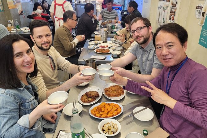 Gwangjang market Netflix Food Walking Tour with Insadong - Timing, group size, and practical comfort