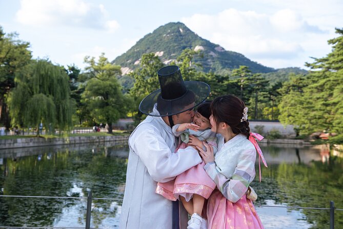 Gyeongbokgung palace family/group private photoshoot - Why Gyeongbokgung makes a strong photo setting