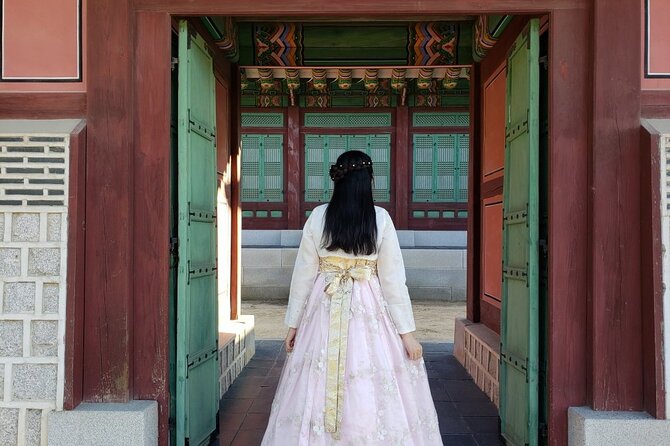 Gyeongbokgung Palace Hanbok Rental Experience in Seoul - Self-studio photographs at the palace branch