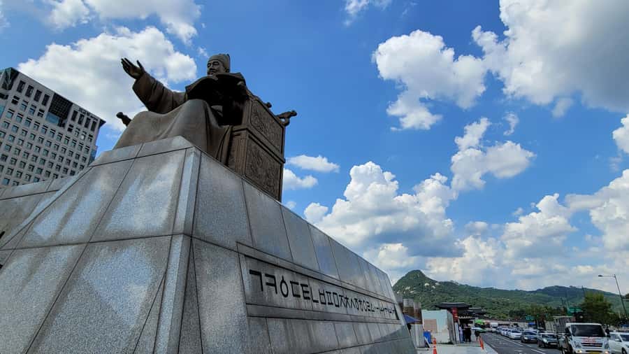Gyeongbokgung Palace, Jogyesa Temple and Bukchon village - Who should book this experience?