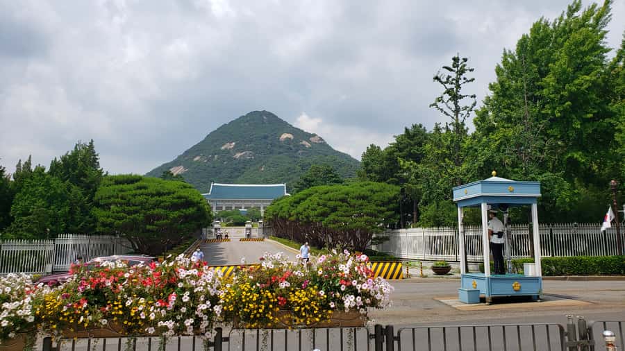 Gyeongbokgung Palace, Jogyesa Temple and Bukchon village - Why this Seoul walking tour works for first-time visitors
