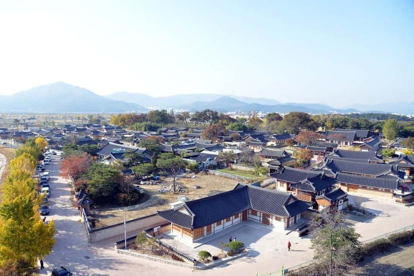 Gyeongju: Private Car Charter Taxi Tour - The six-hour route adds old streets and evening atmosphere