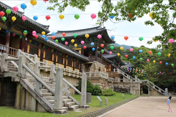 Gyeongju UNESCO World Heritage Sites and History Full-Day Tour with Lunch - Cheomseongdae: a quick look at Silla science