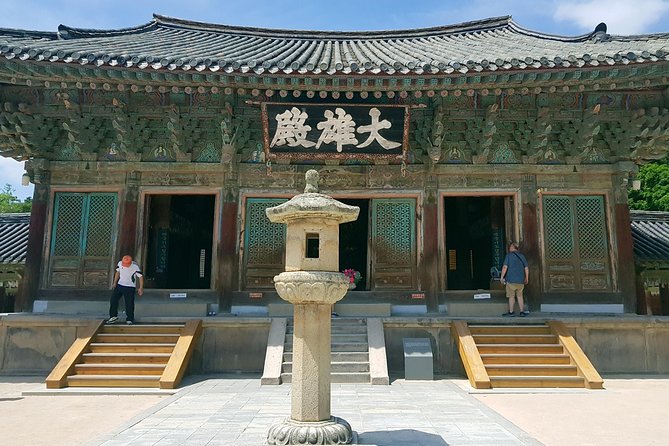 Gyeongju UNESCO World Heritage Sites and History Full-Day Tour with Lunch - Daereungwon: walking among Silla royal tombs