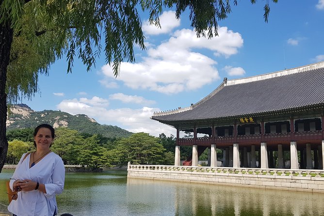 Half day Morning Seoul City Tour(Temple & Gyeongbok Palace) - Seoul in one morning, from temple bells to royal gates