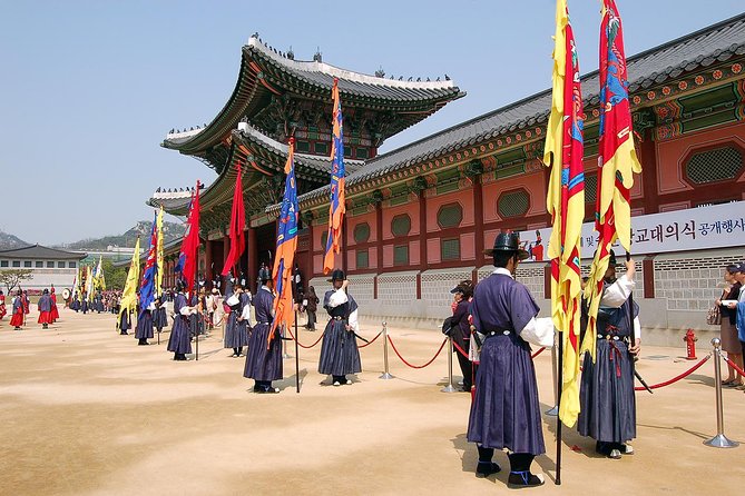 Half day Morning Seoul City Tour(Temple & Gyeongbok Palace) - The National Folk Museum and daily Korean life