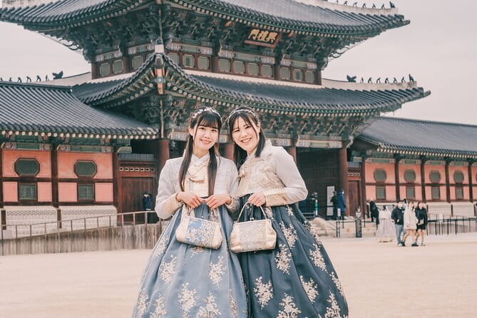 Hanbok Photoshoot and History Tour at Gyeongbokgung Palace - Dressing up near Gyeongbokgung Station