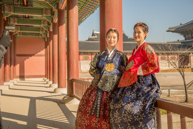Hanbok rental, hanbok experience - Choosing your outfit at Yes Hanbok