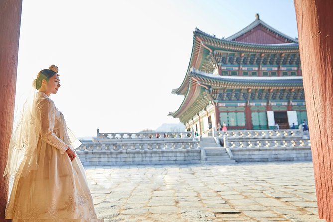 Hello Hanbok - Exploring Bukchon Hanok Village in traditional dress