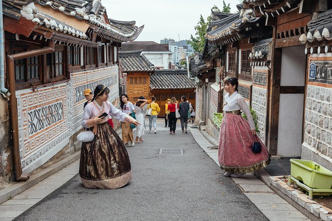 Highlights & Hidden Gems With Locals: Best of Seoul Private Walking Tour - The Private Format: Worth the Extra Cost?