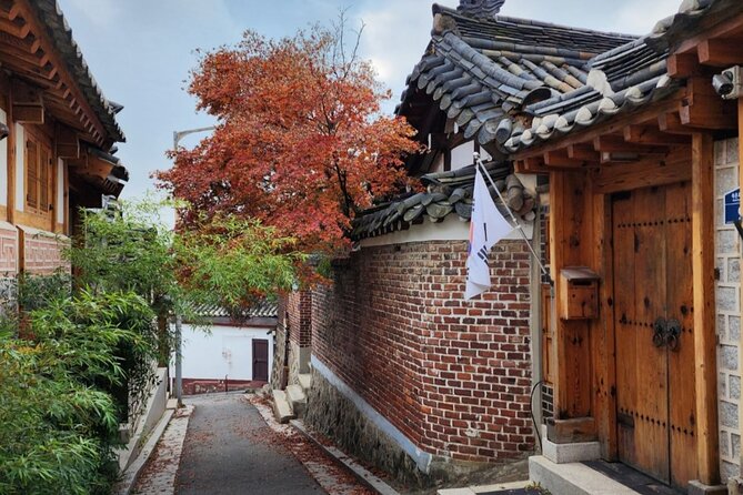 Highlights of Seoul Tour in Seoul: Deoksugung & N Seoul Tower - The Cheongha Korea Ginseng Museum stop